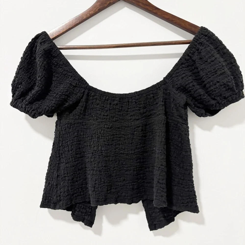 Shop‎ Neighbor Black Textured Top Womens Size Medium Crinkled Puff Sleeve Crop - Picture 8 of 9